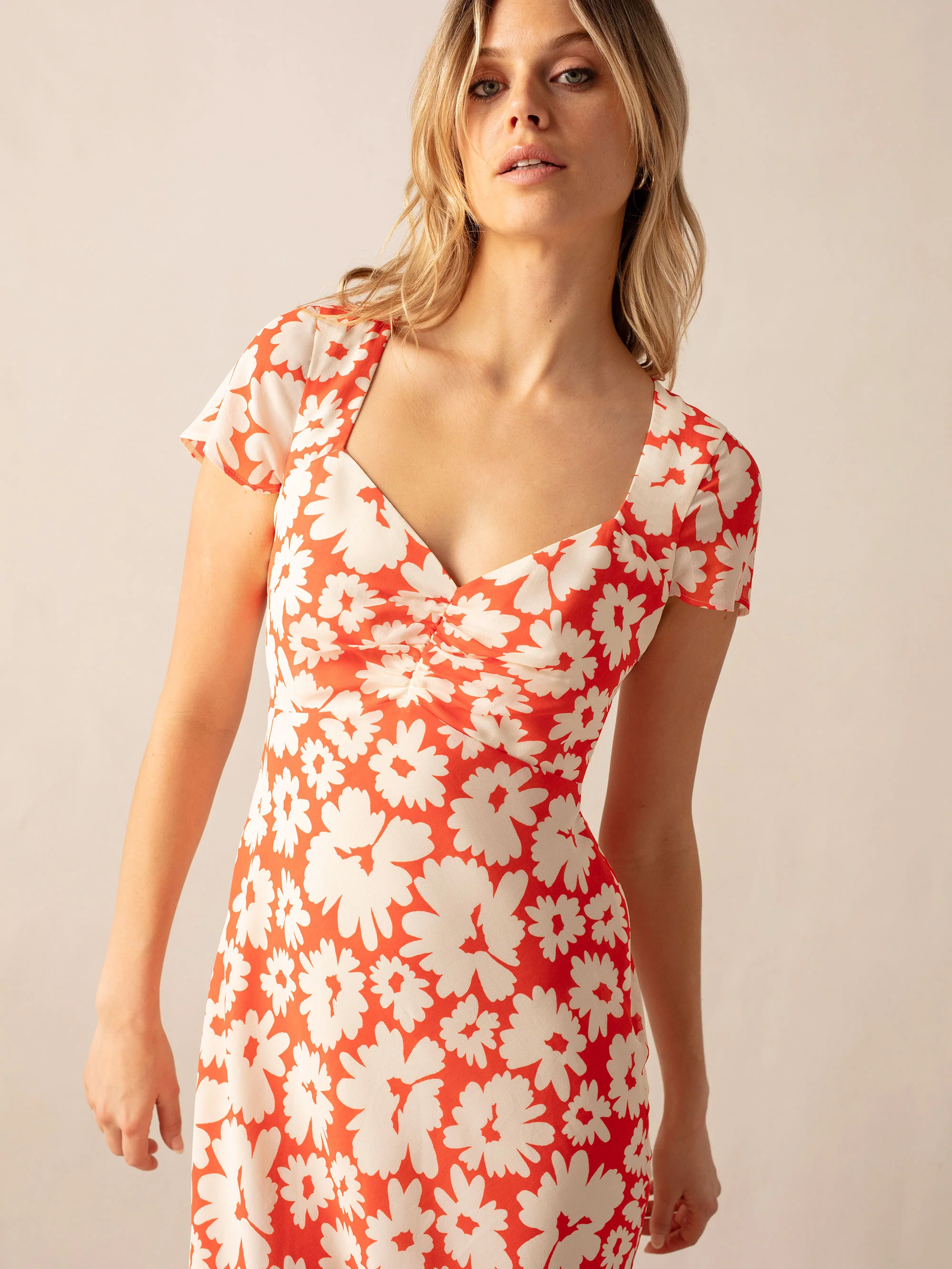 Red Daisy Print Sweetheart Neckline Midi Dress